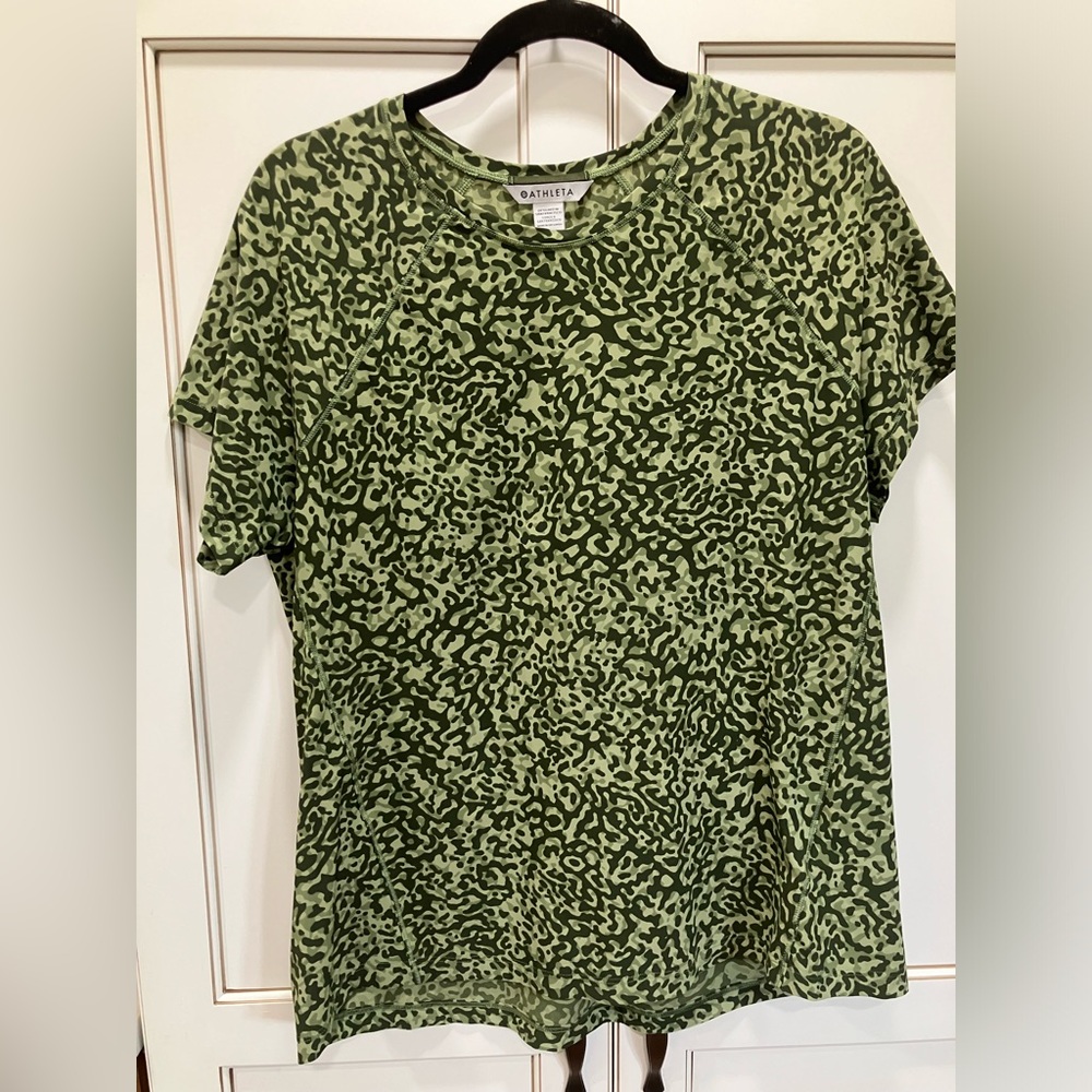 ATHLETA Women’s Large Too Camo Camouflage Animal Print Green Stretch Workout